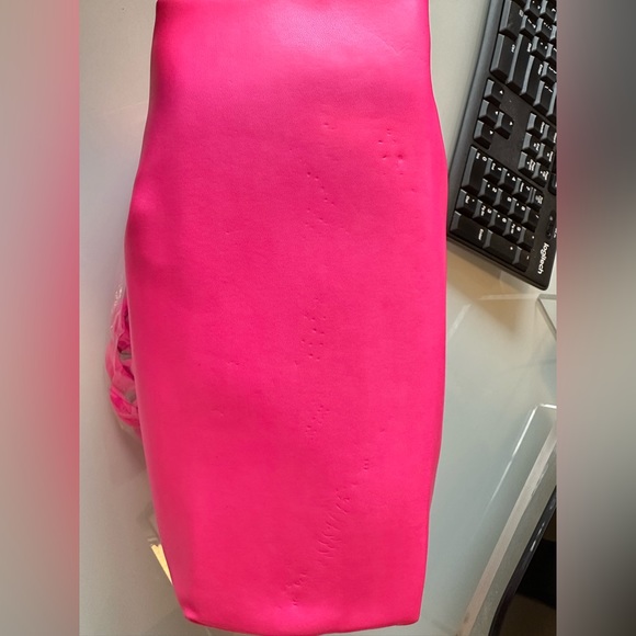 Neon Pink Faux Leather Crossbody Bag w/ Chain - NWT - Picture 10 of 11